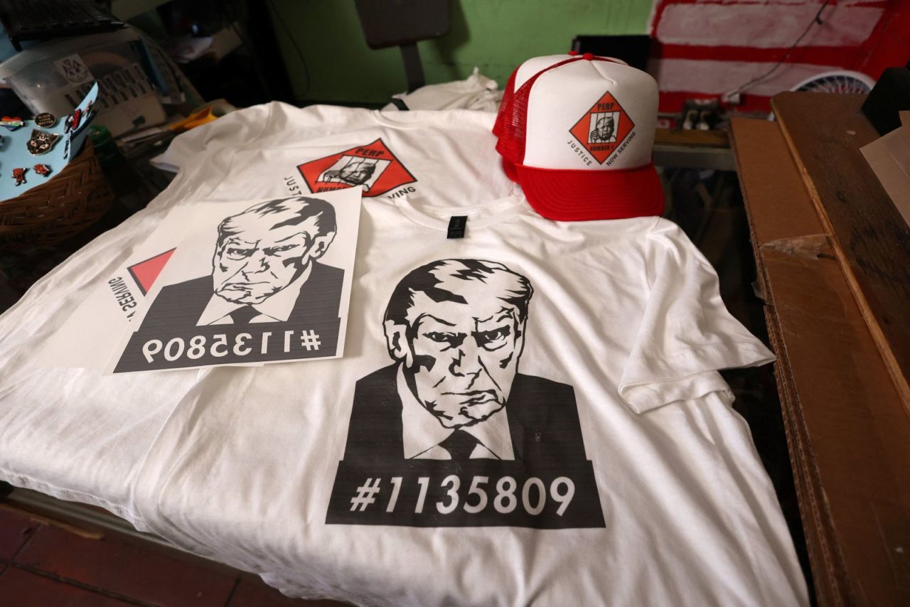 91ny4s_trump_mugshot_merchandising_x974