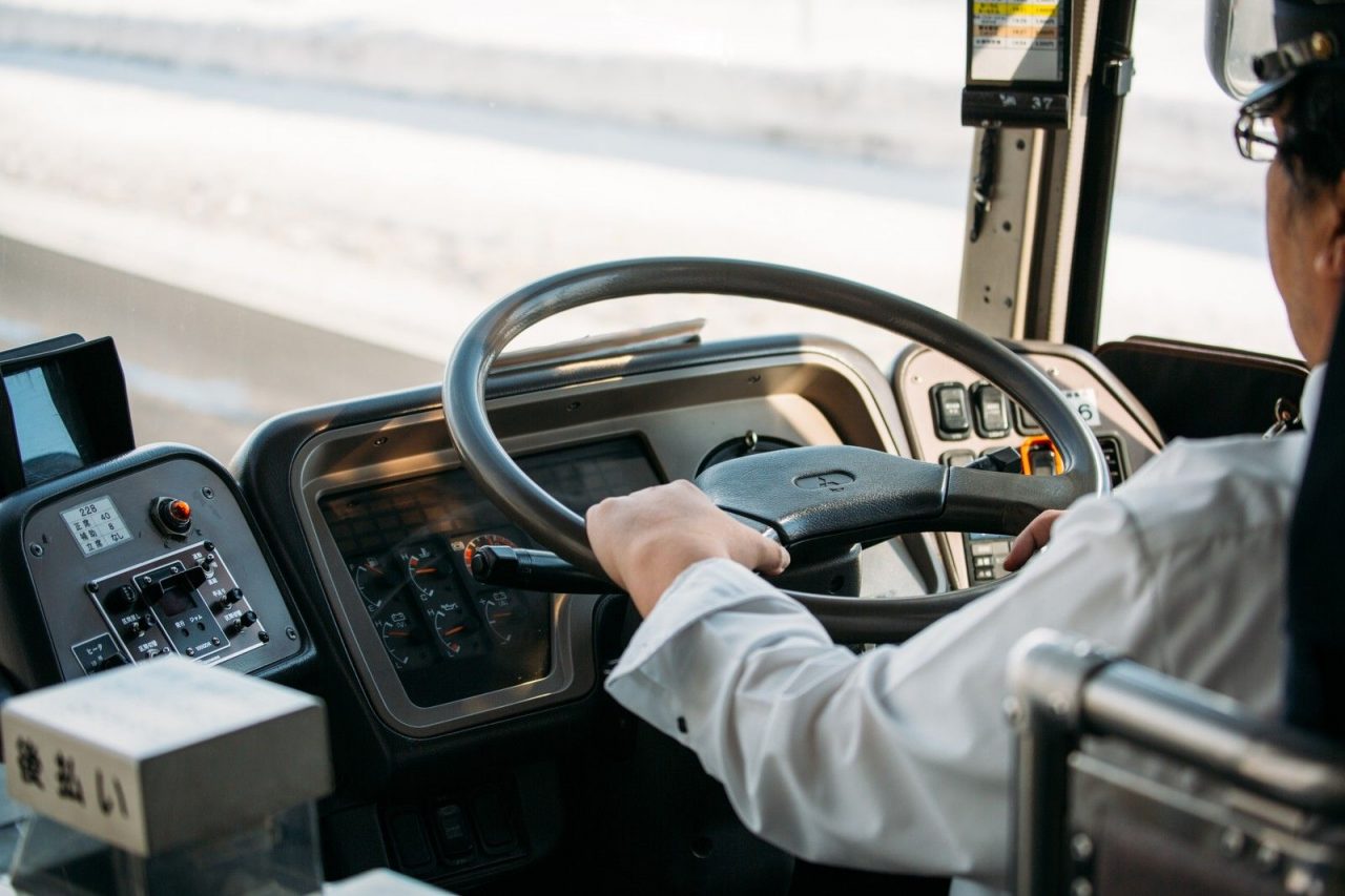 f4pax8_japan_bus_driver_x974-1280x853.jpg