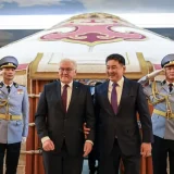 Монголын улс төр: Аллага ба дотроосоо тэсрэх нь