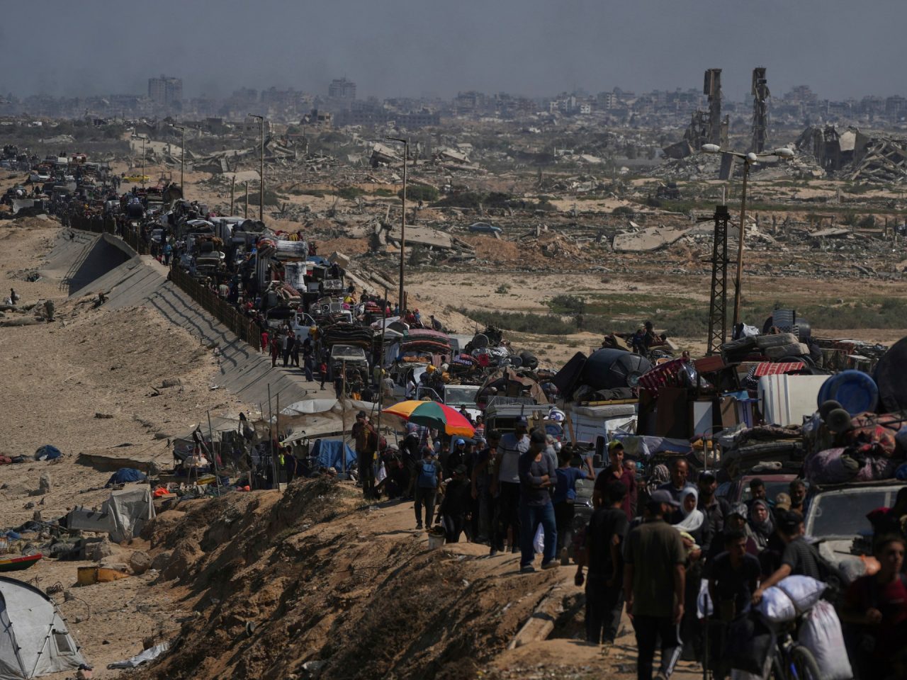 thousands-of-palestinians-flee-as-israeli-bombs-rain-down-on-gaza-city thousands-of-palestinians-flee-as-israeli-bombs-rain-down-on-gaza-city