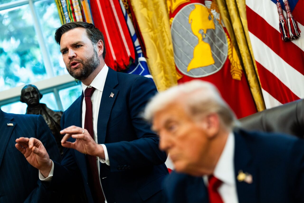 Трампын засаг захиргаа Украинд “Tomahawk” далавчит пуужин нийлүүлэхээр судалж байгааг АНУ-ын дэд ерөнхийлөгч нотлов