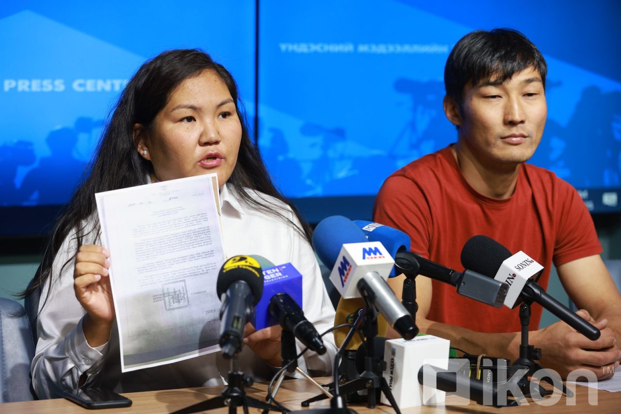 "Шунхлай шатахуун түгээх станцыг 14-р сургуулийн урдаас нүүлгэх захирамж гараад нэг жил болсон ч нүүгээгүй" "Шунхлай шатахуун түгээх станцыг 14-р сургуулийн урдаас нүүлгэх захирамж гараад нэг жил болсон ч нүүгээгүй"
