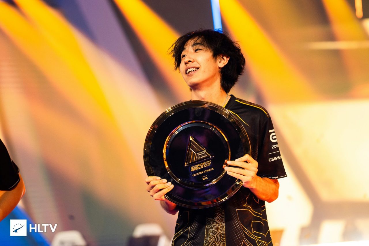 "The MongolZ" баг М.Азбаяр буюу "Senzu"-г сэлгээнд суулгаж буйгаа зарлалаа