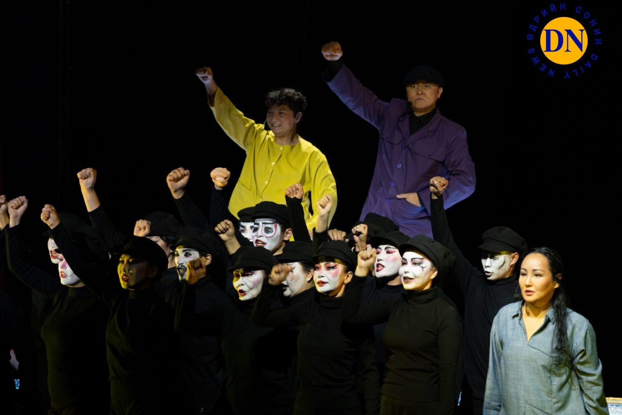 “Амьдрахуй” жүжиг Тувагийн үндэсний их театрын тайзнаа амиллаа