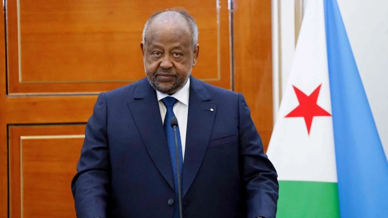 Жибути улс өндөр настай ерөнхийлөгчөө зургаа дахь удаагаа сонгохын тулд үндсэн хуулийн насны дээд хязгаарыг цуцаллаа Жибути улс өндөр настай ерөнхийлөгчөө зургаа дахь удаагаа сонгохын тулд үндсэн хуулийн насны дээд хязгаарыг цуцаллаа